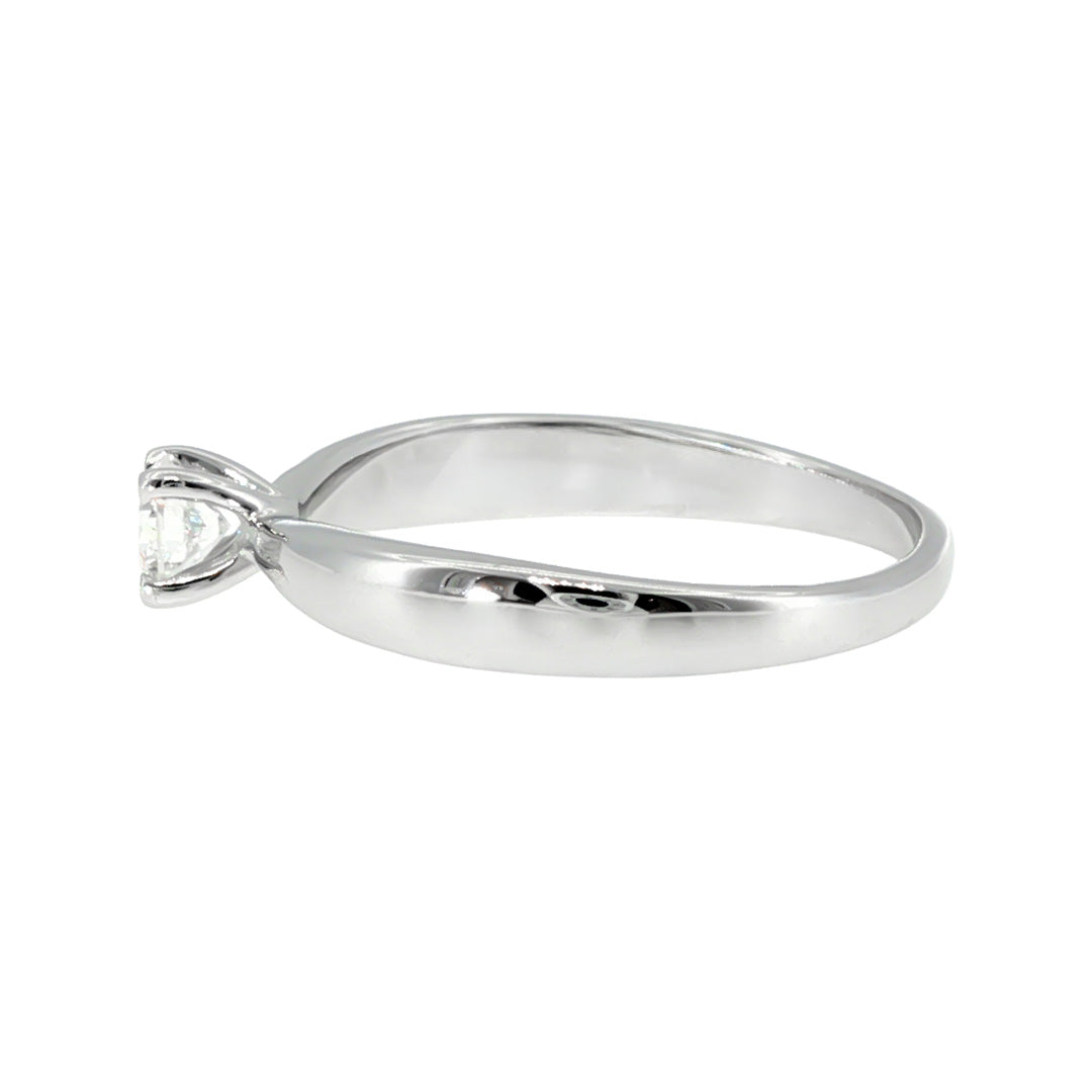 Anillo "Río" oro blanco 14K, diamante lg 0.24ct Bluish