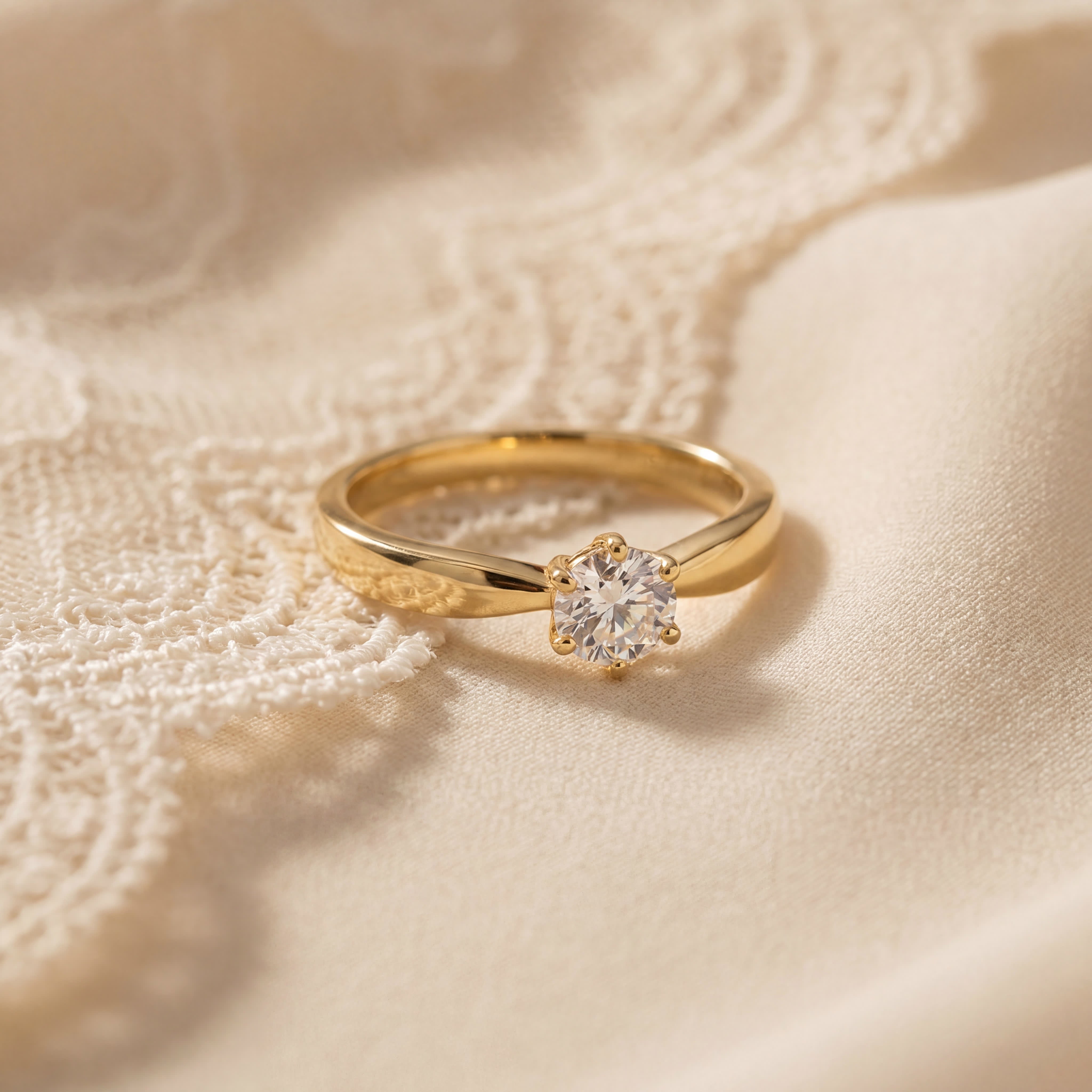 Anillo "Río 6 uñas" de oro amarillo 14K, diamante lg 0.50ct H&A IGI
